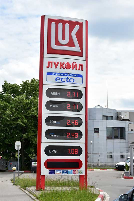 03-1-thermoforming of elements for gas stations lukoil